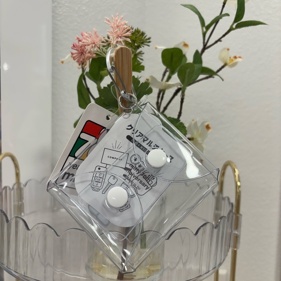 Cute Miffy🐰🤍Clear Case Keychain with Teddy Bear Design - Picture 2 of 5